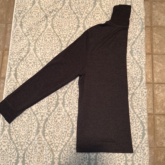 🦋5/$25 St. John’s Bay Charcoal Turtleneck shirt - Picture 2 of 6